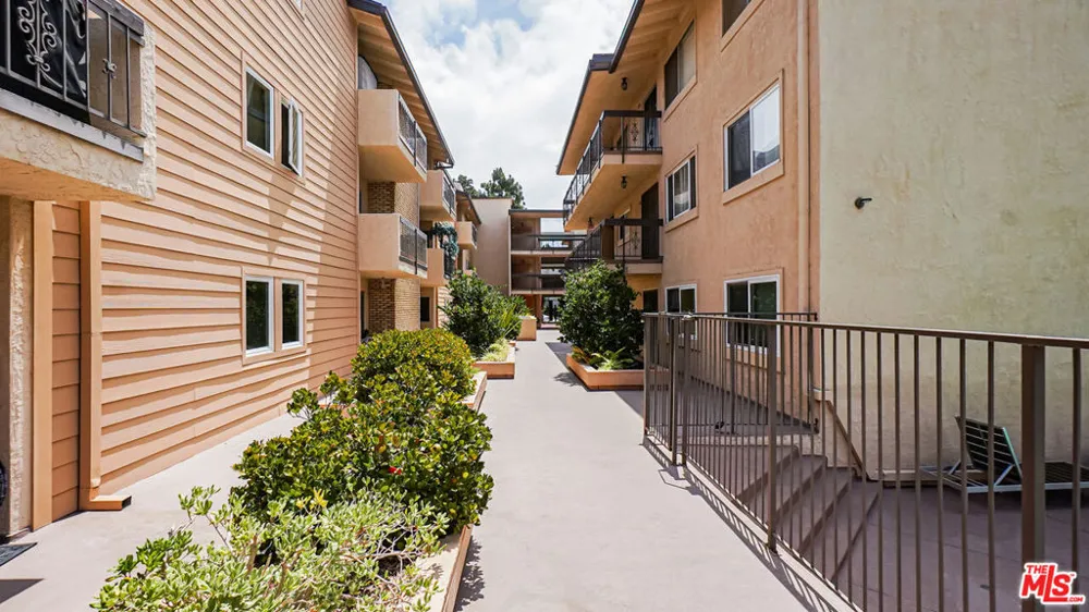 6151 Canterbury Drive #103 Culver City, CA 90230
