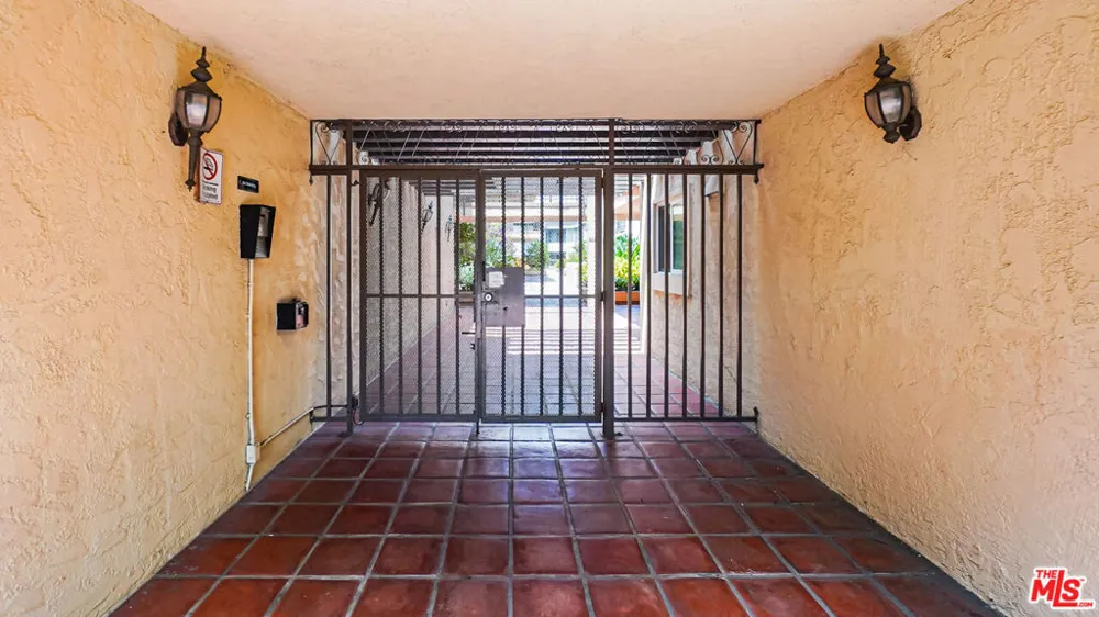 6151 Canterbury Drive #103 Culver City, CA 90230