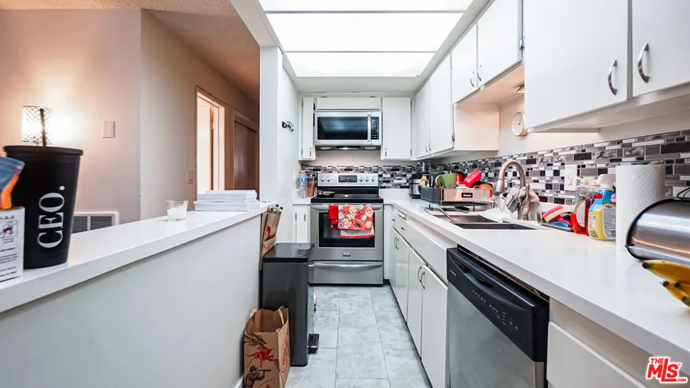 6151 Canterbury Drive #103 Culver City, CA 90230