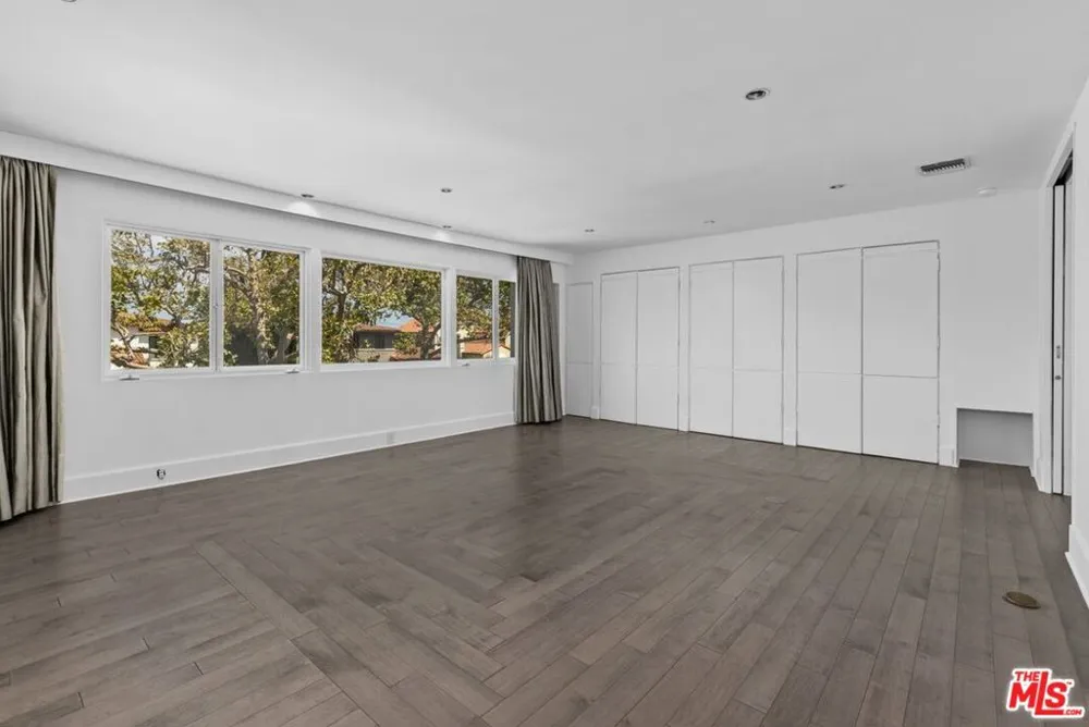 305 S Bedford Drive Beverly Hills, CA 90212