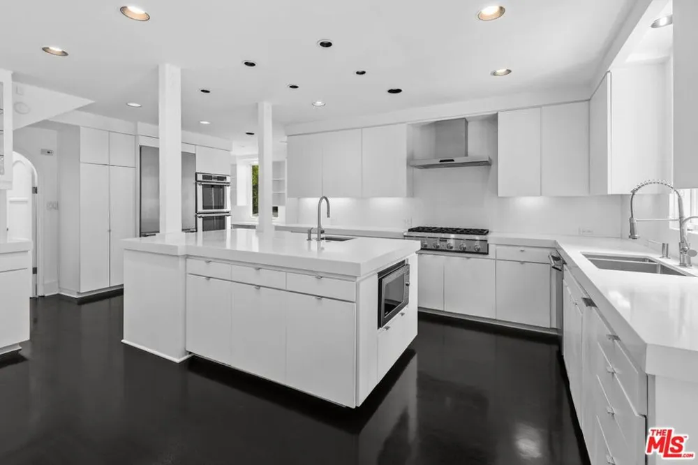 305 S Bedford Drive Beverly Hills, CA 90212