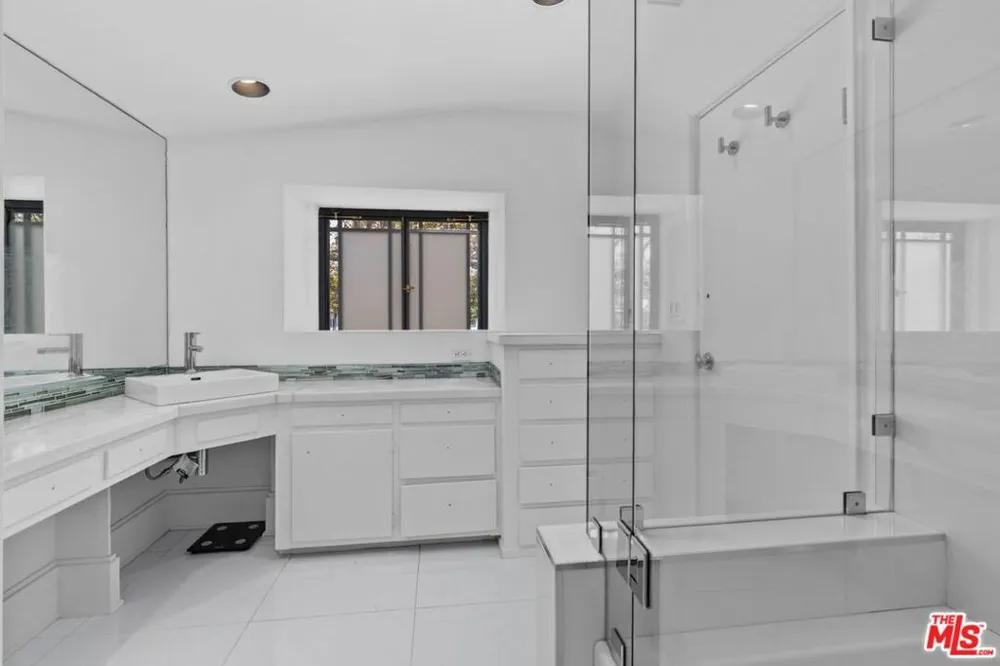 305 S Bedford Drive Beverly Hills, CA 90212