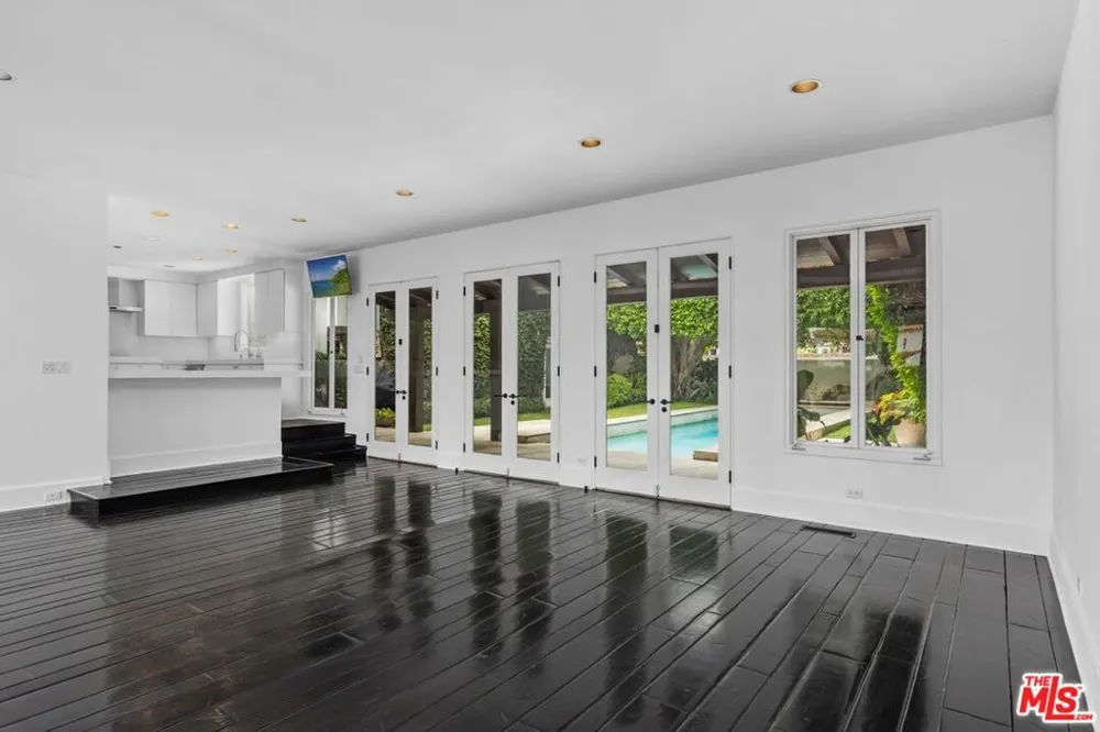 305 S Bedford Drive Beverly Hills, CA 90212