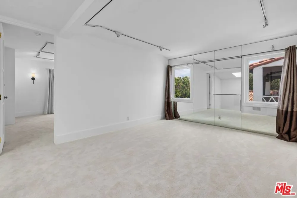 305 S Bedford Drive Beverly Hills, CA 90212