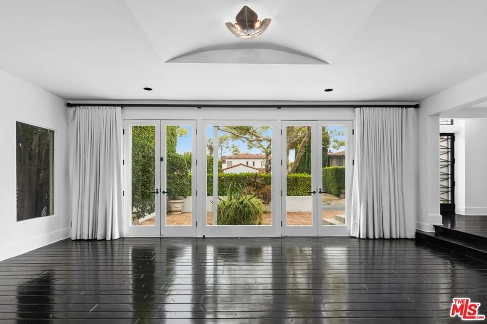 305 S Bedford Drive Beverly Hills, CA 90212