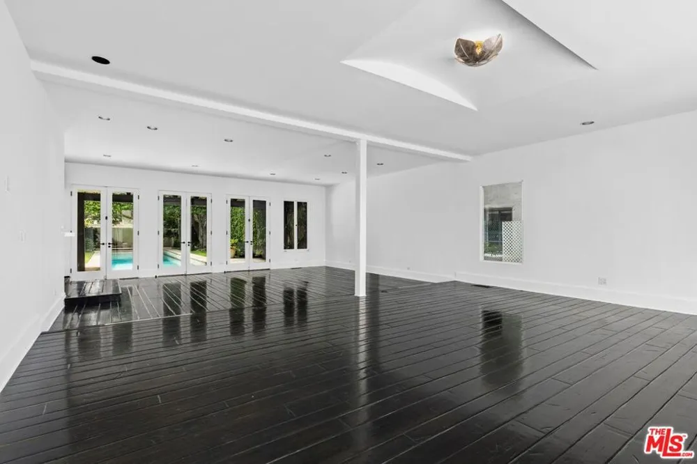 305 S Bedford Drive Beverly Hills, CA 90212
