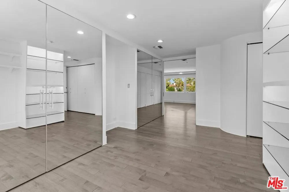 305 S Bedford Drive Beverly Hills, CA 90212