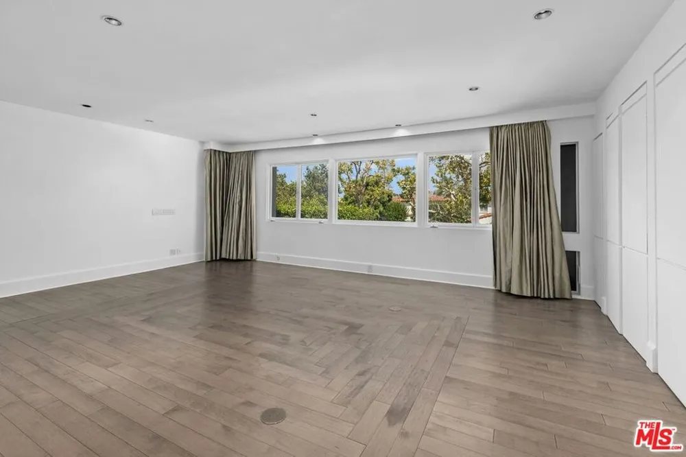 305 S Bedford Drive Beverly Hills, CA 90212