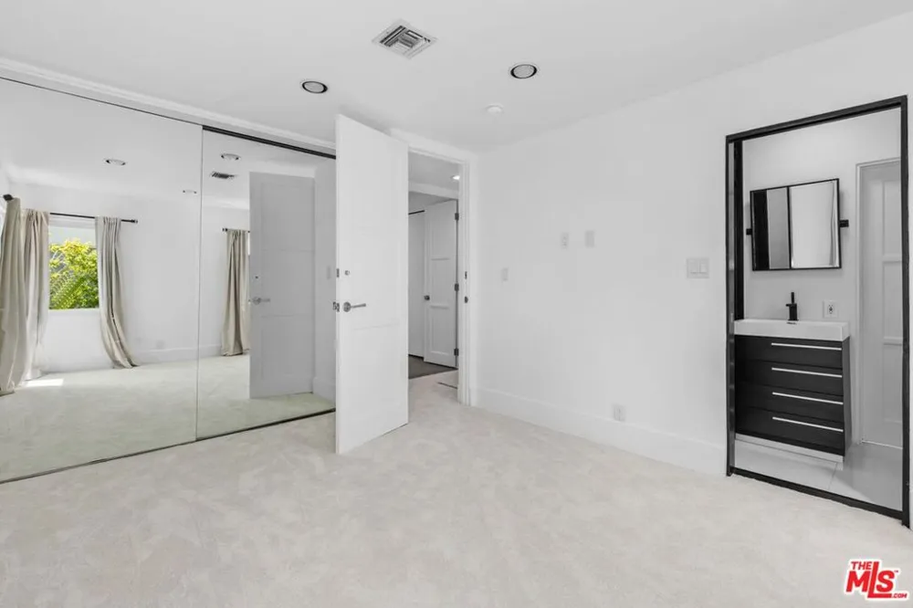 305 S Bedford Drive Beverly Hills, CA 90212