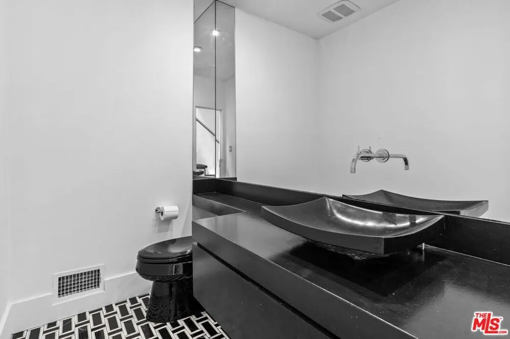 305 S Bedford Drive Beverly Hills, CA 90212