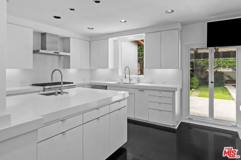 305 S Bedford Drive Beverly Hills, CA 90212