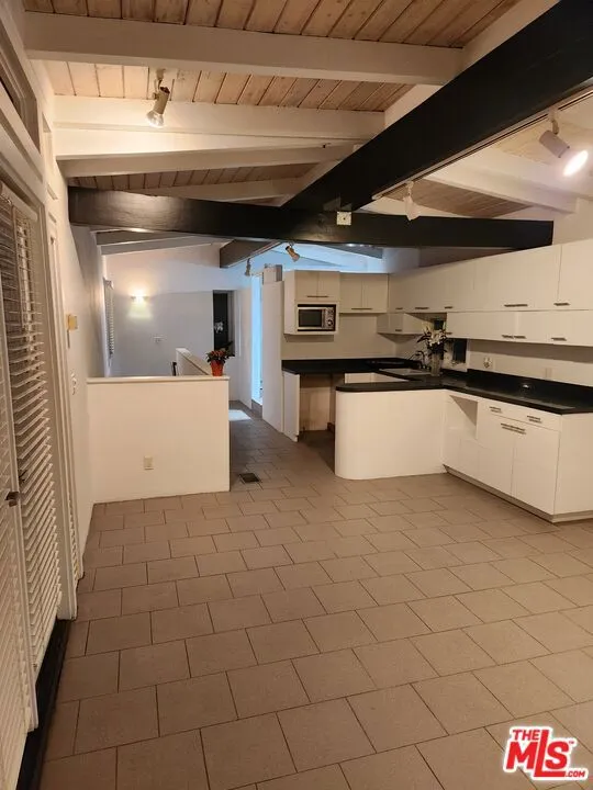 305 S Bedford Drive Beverly Hills, CA 90212