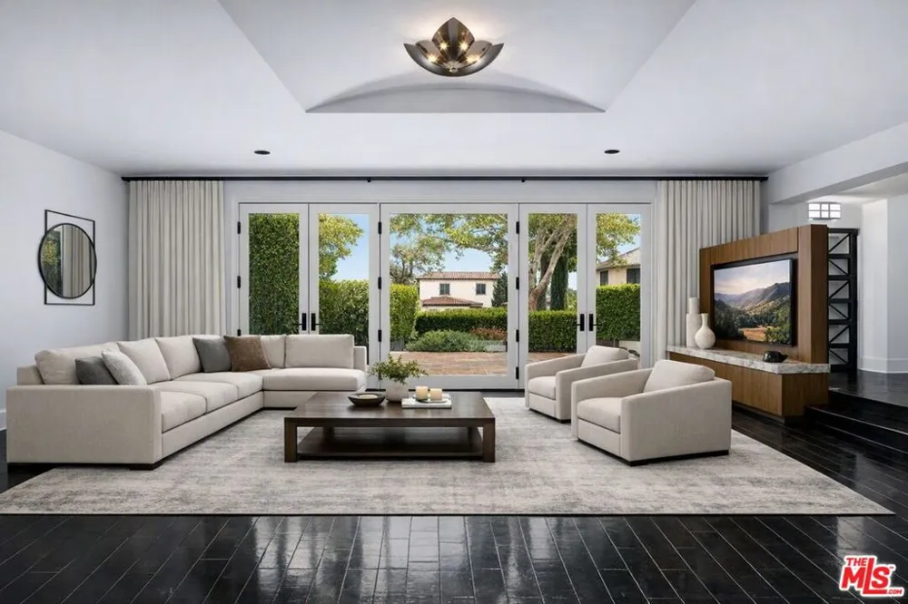 305 S Bedford Drive Beverly Hills, CA 90212