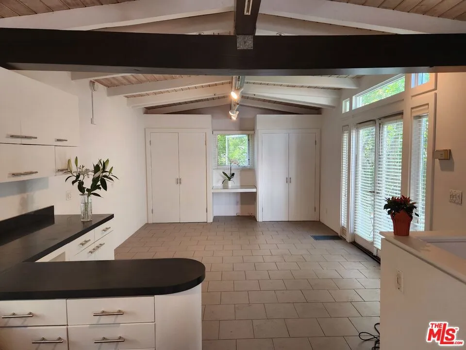 305 S Bedford Drive Beverly Hills, CA 90212
