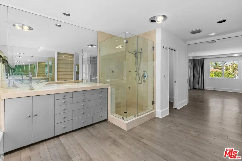 305 S Bedford Drive Beverly Hills, CA 90212