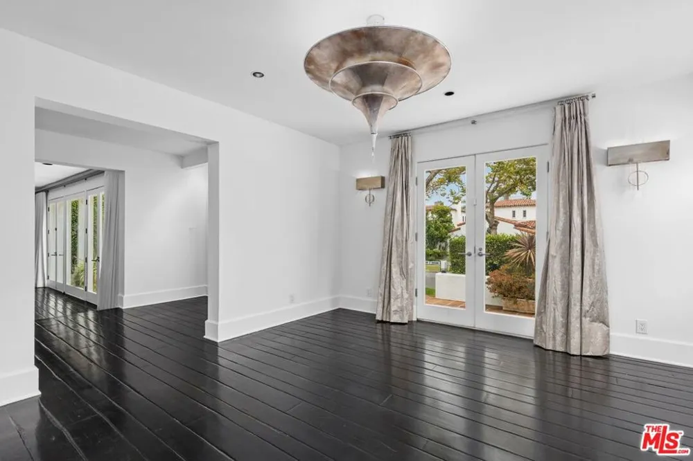 305 S Bedford Drive Beverly Hills, CA 90212