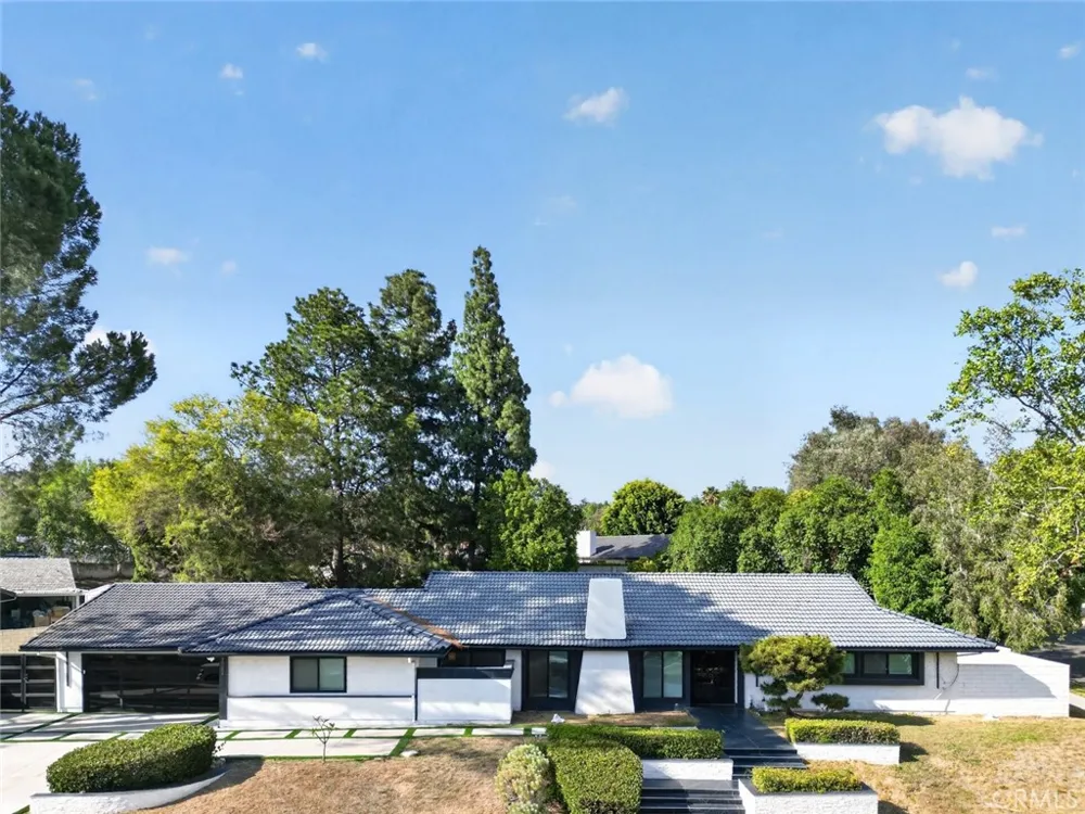 20001 Hiawatha Street Chatsworth, CA 91311