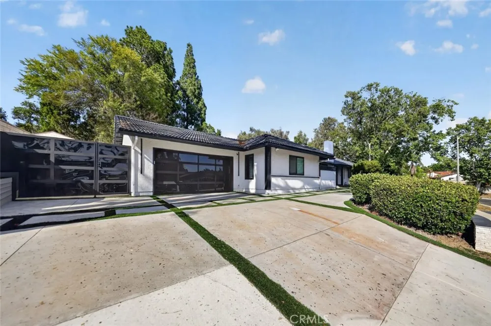 20001 Hiawatha Street Chatsworth, CA 91311