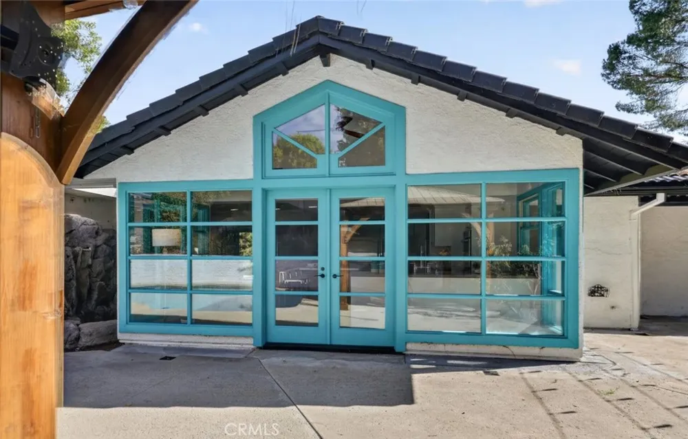 20001 Hiawatha Street Chatsworth, CA 91311
