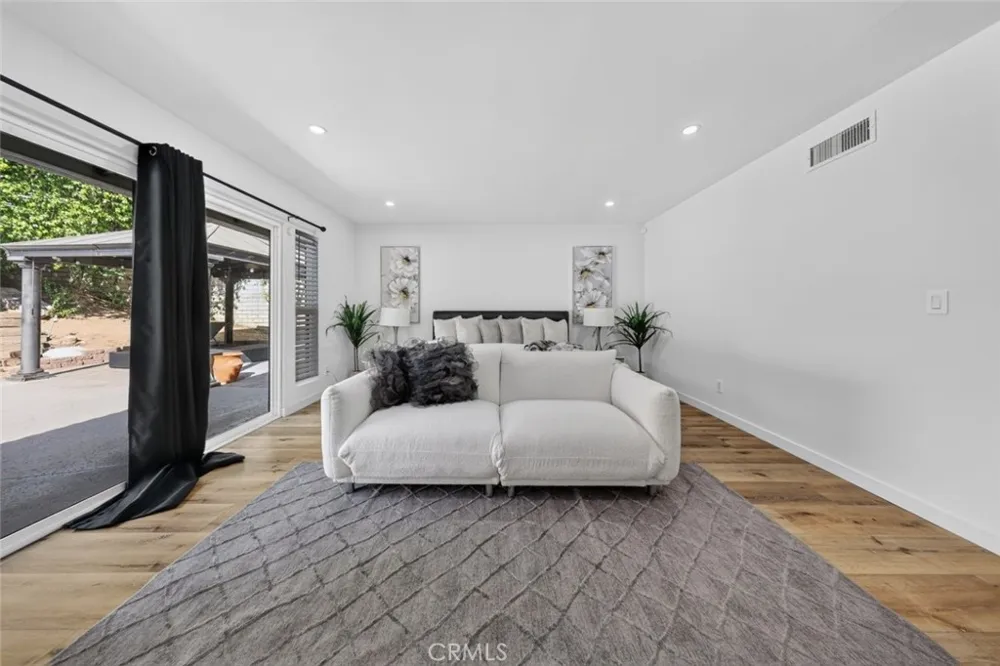 20001 Hiawatha Street Chatsworth, CA 91311