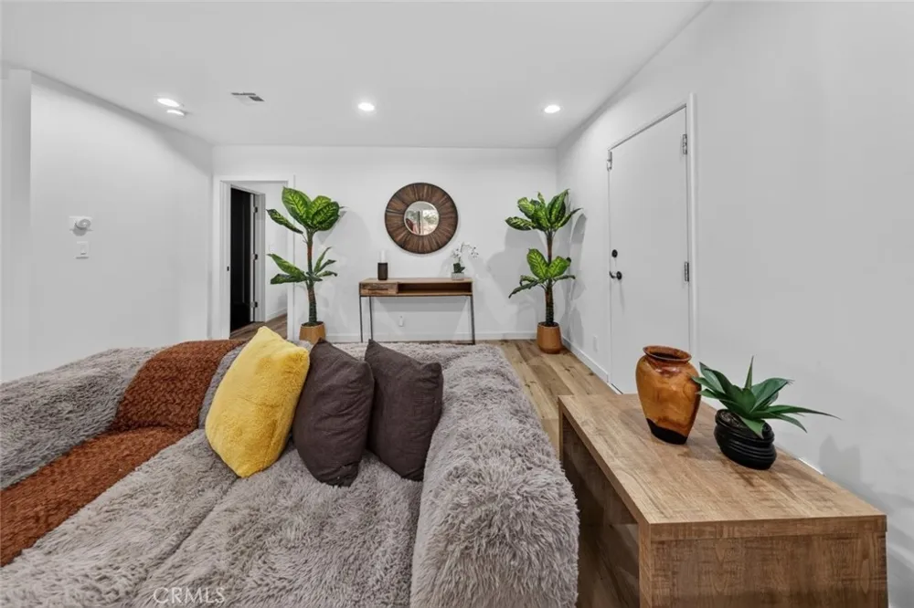 20001 Hiawatha Street Chatsworth, CA 91311