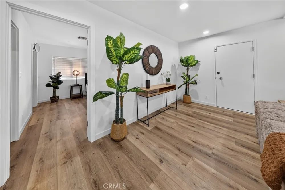 20001 Hiawatha Street Chatsworth, CA 91311