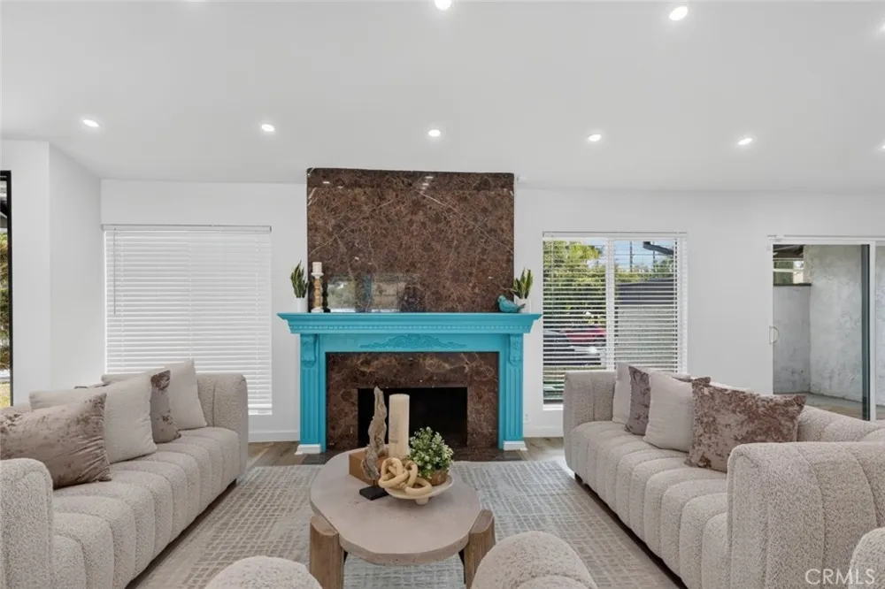 20001 Hiawatha Street Chatsworth, CA 91311