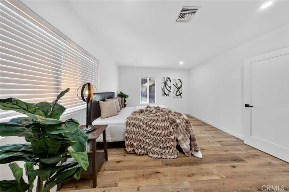 20001 Hiawatha Street Chatsworth, CA 91311
