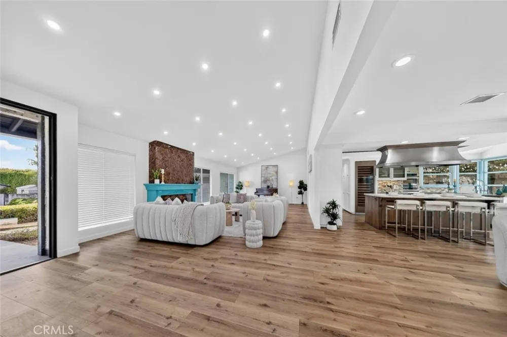 20001 Hiawatha Street Chatsworth, CA 91311