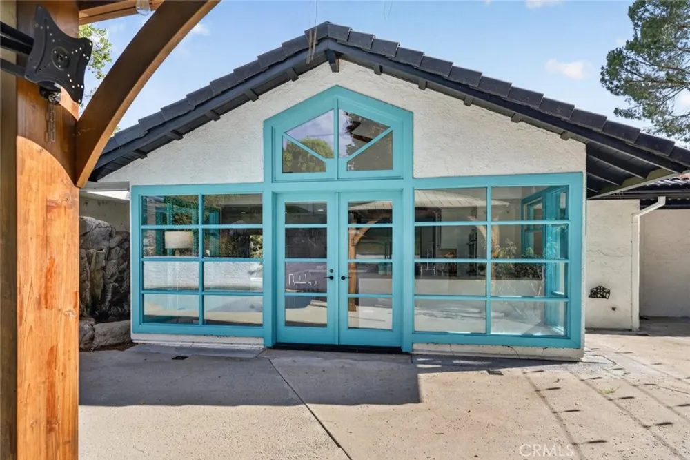 20001 Hiawatha Street Chatsworth, CA 91311