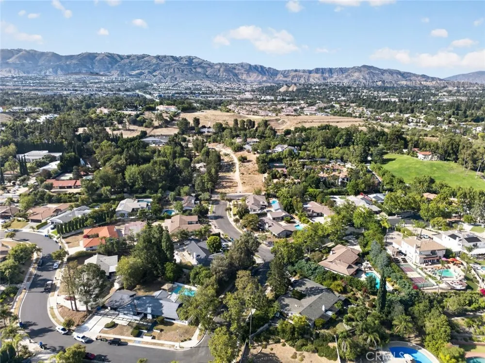 20001 Hiawatha Street Chatsworth, CA 91311