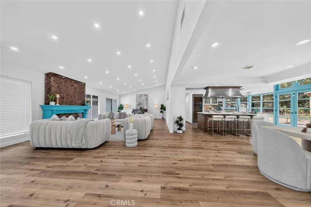20001 Hiawatha Street Chatsworth, CA 91311