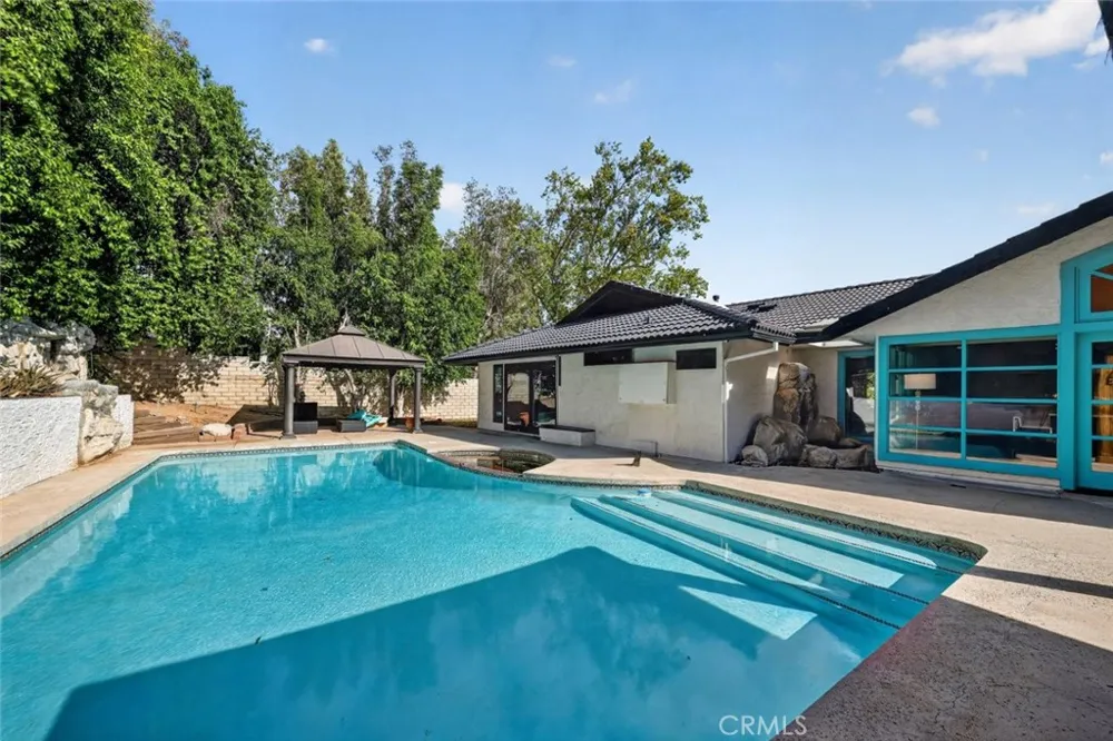 20001 Hiawatha Street Chatsworth, CA 91311