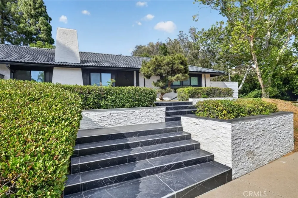 20001 Hiawatha Street Chatsworth, CA 91311
