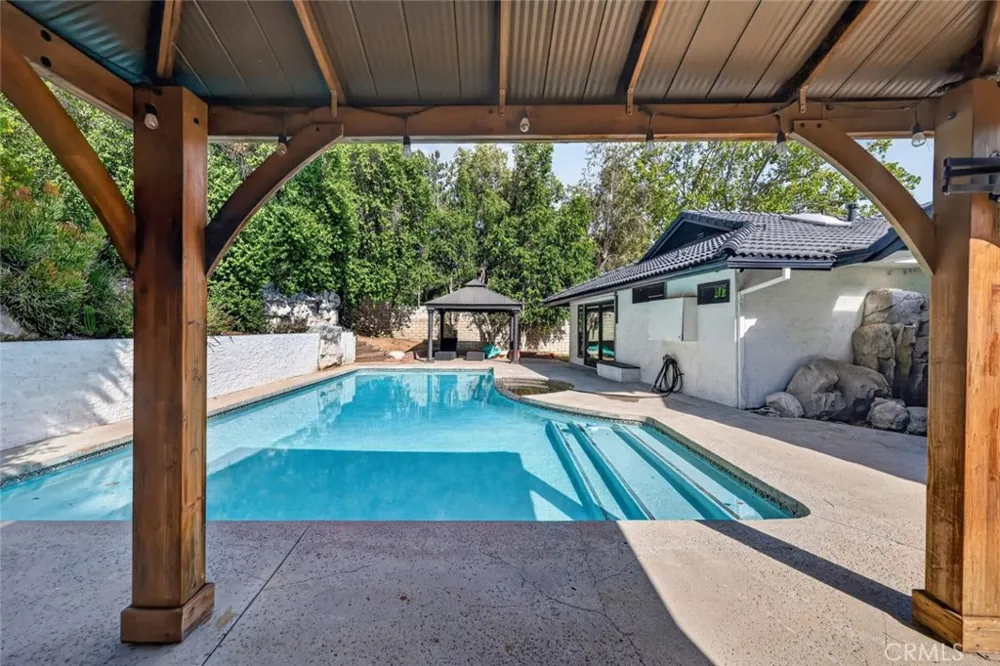 20001 Hiawatha Street Chatsworth, CA 91311