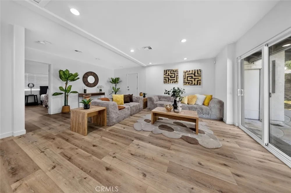 20001 Hiawatha Street Chatsworth, CA 91311