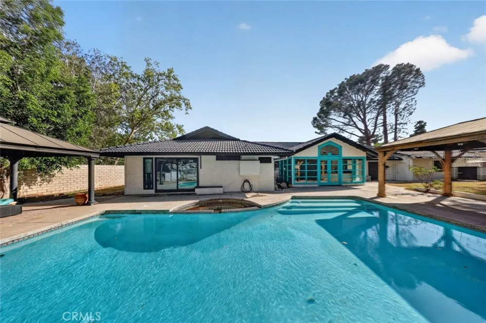 20001 Hiawatha Street Chatsworth, CA 91311