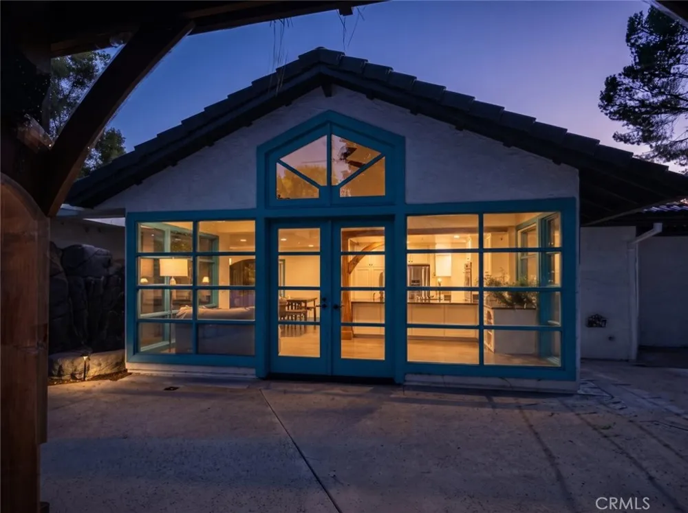 20001 Hiawatha Street Chatsworth, CA 91311