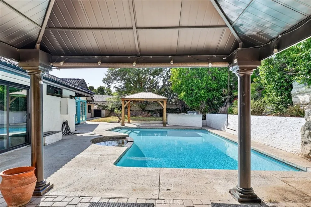 20001 Hiawatha Street Chatsworth, CA 91311
