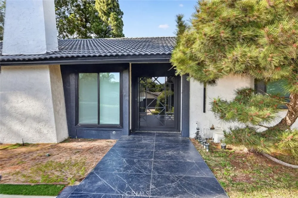 20001 Hiawatha Street Chatsworth, CA 91311