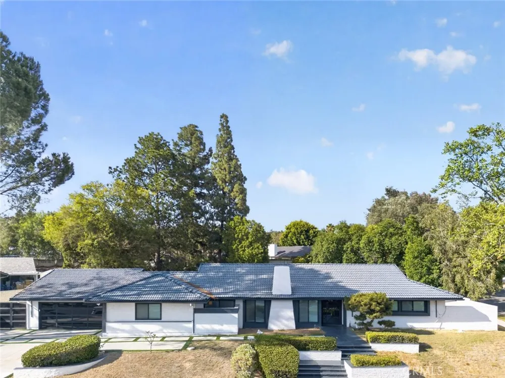 20001 Hiawatha Street Chatsworth, CA 91311
