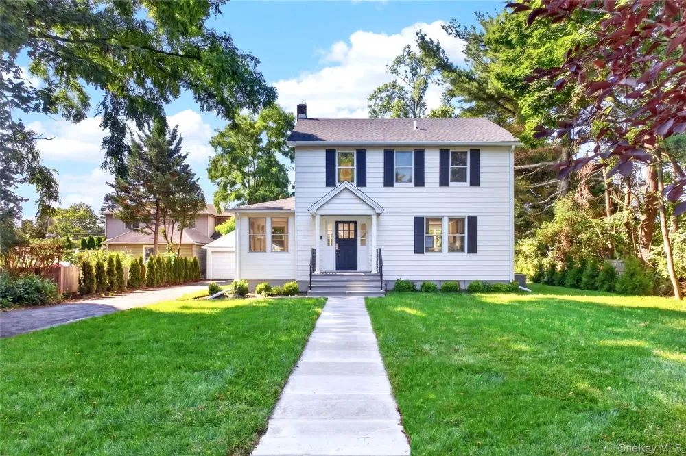 118 Willow Street Roslyn Heights, NY 11577