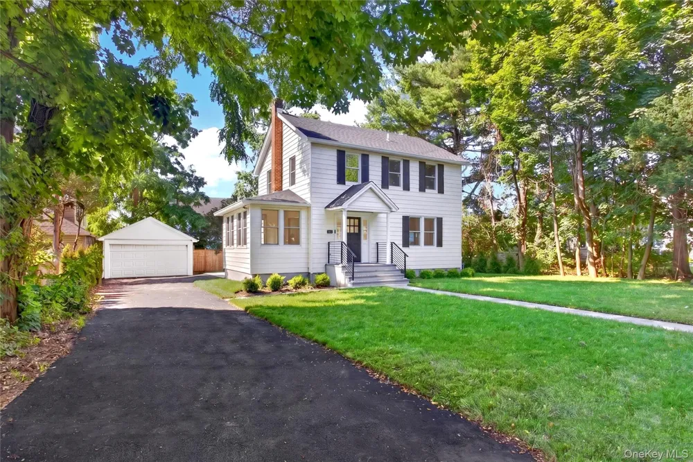 118 Willow Street Roslyn Heights, NY 11577