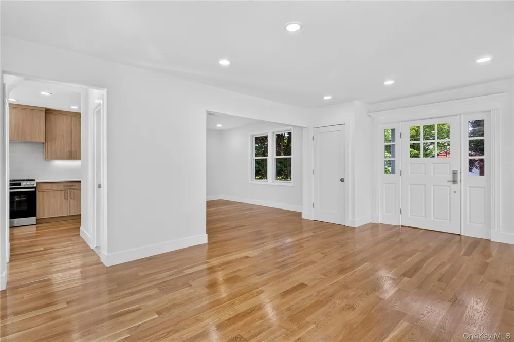 118 Willow Street Roslyn Heights, NY 11577