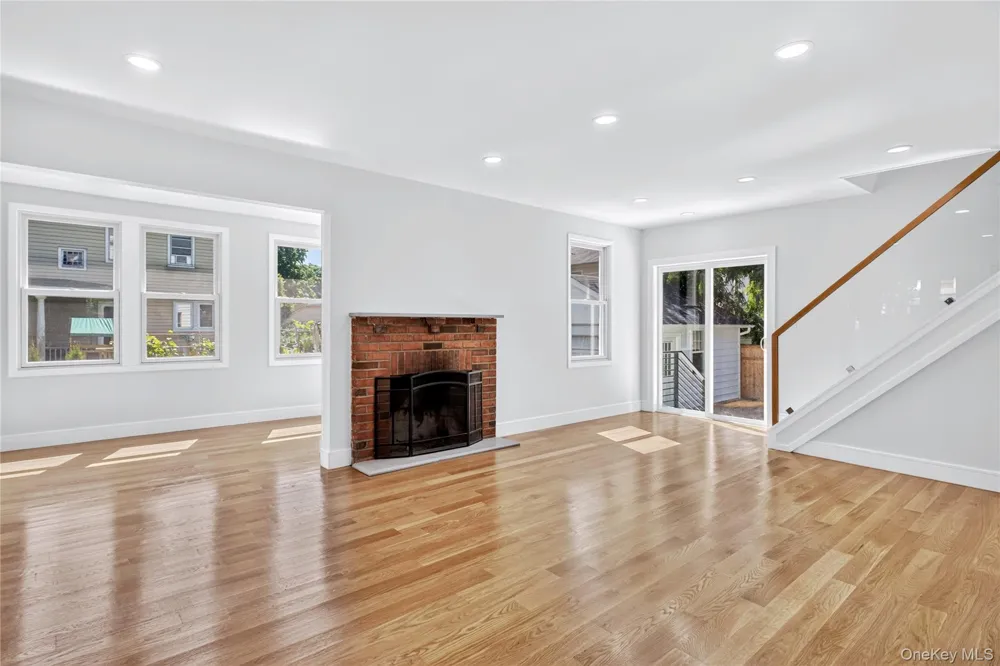 118 Willow Street Roslyn Heights, NY 11577