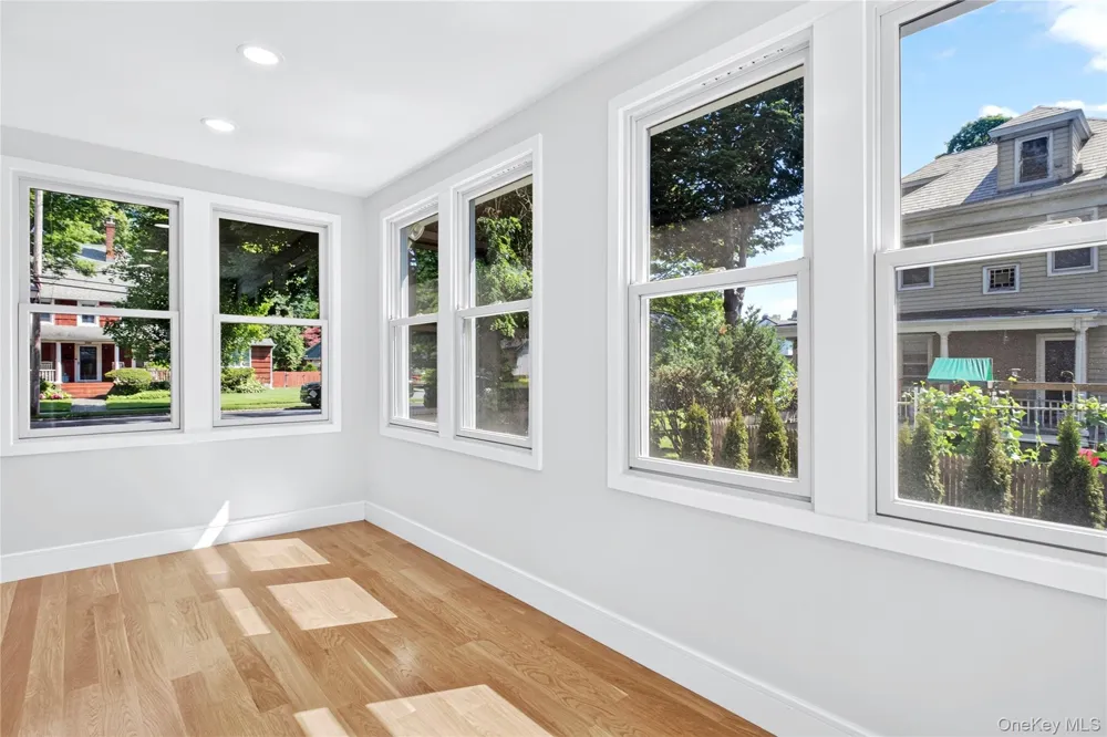118 Willow Street Roslyn Heights, NY 11577