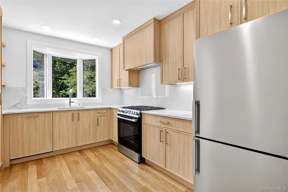 118 Willow Street Roslyn Heights, NY 11577