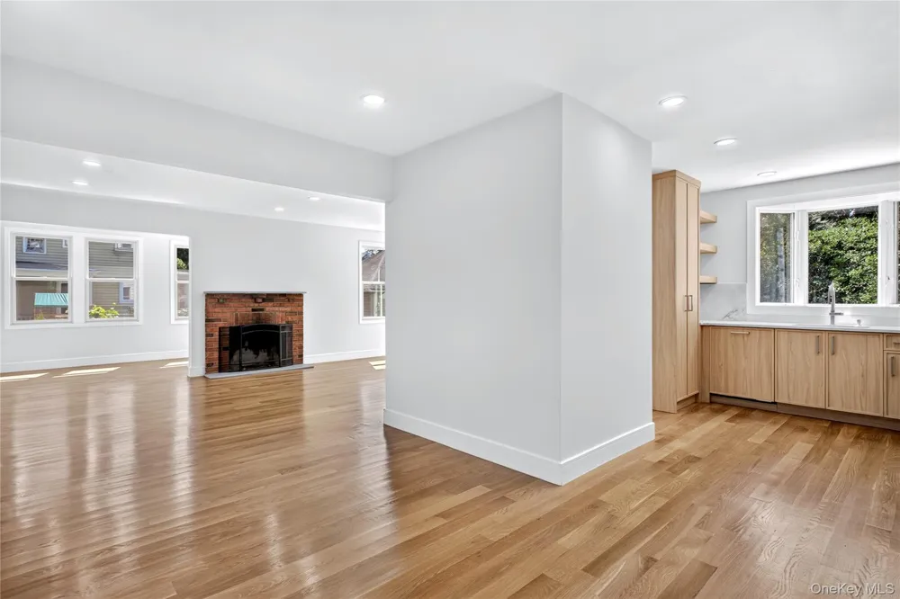 118 Willow Street Roslyn Heights, NY 11577