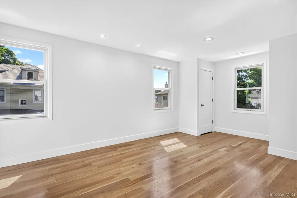 118 Willow Street Roslyn Heights, NY 11577