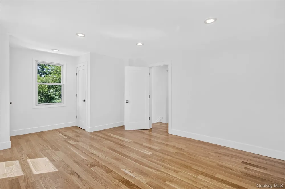 118 Willow Street Roslyn Heights, NY 11577